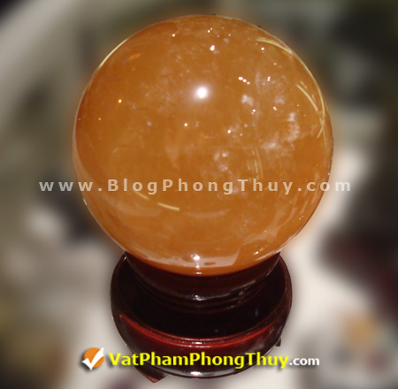 qua cau da thach anh vang calcite Giới thiệu về tính chất và tác dụng của 14 loại quả cầu đá quý phong thủy hiện nay