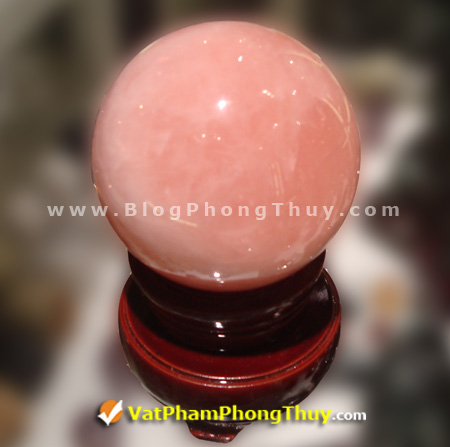 qua cau phong thuy thach anh hong phan rose quartz Giới thiệu về tính chất và tác dụng của 14 loại quả cầu đá quý phong thủy hiện nay