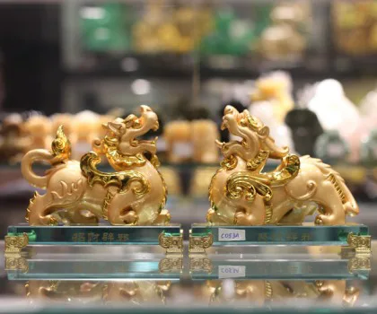 Tỳ hưu vàng trên đế thuỷ tinh- Chiêu tài bích tà/ Tụ tài bích tà C053A